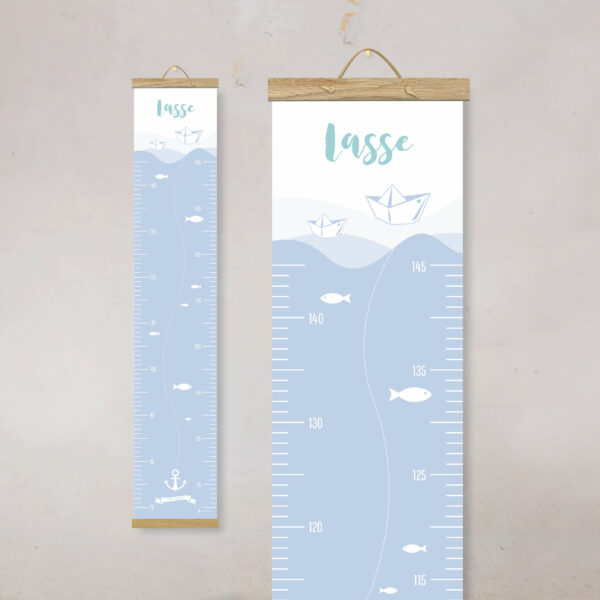 Messlatte mit Name-Papierboot-maritim